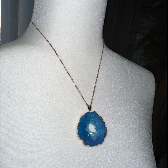 Blue Amethyst Crystal Quartz Druzy Pendant Gold Tone plated Necklace - Picture 4 of 10